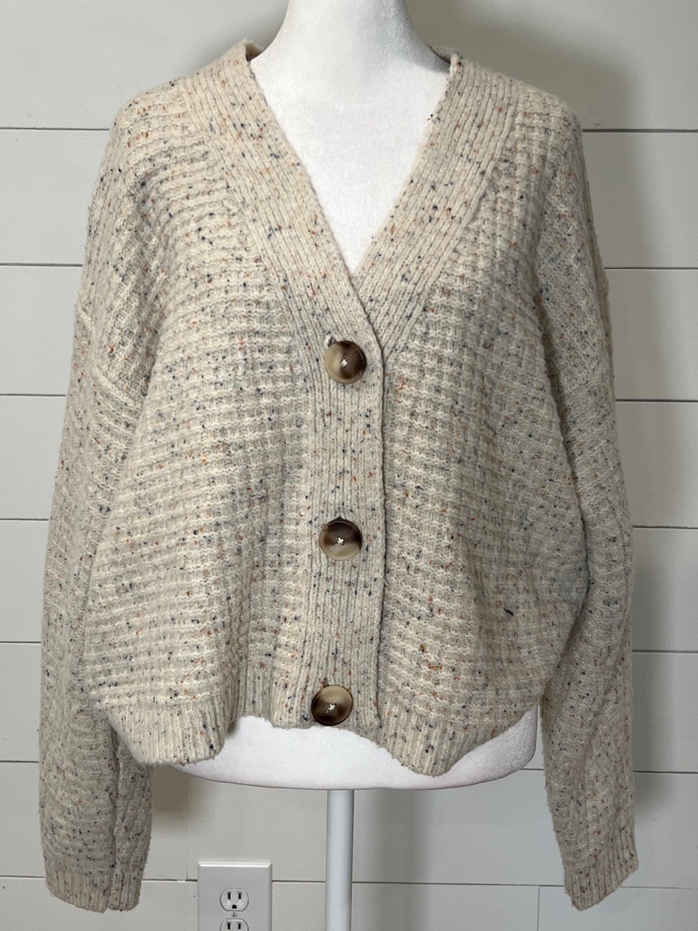 Universal Threads Cream Speckled Button-Front Women's Cardigan Sweater